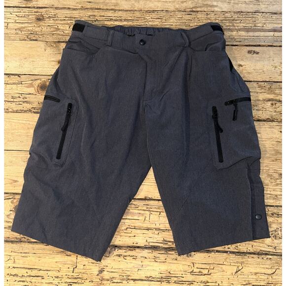 MTB Men’s Size L Dark Gray Mountain Bike Cargo Shorts NWOT - Picture 1 of 8